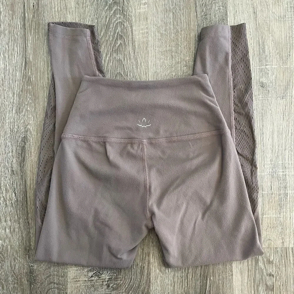 Beyond Yoga High Waisted Mesh In Line Midi Legging - Size: XS